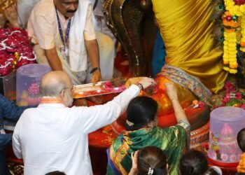 लालबागच्या राजाच्या दर्शनाला केंद्रीय गृहमंत्री अमित शाहांची उपस्थिती