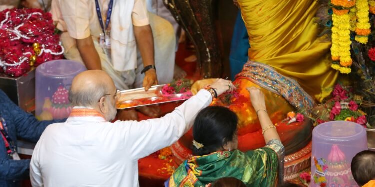 लालबागच्या राजाच्या दर्शनाला केंद्रीय गृहमंत्री अमित शाहांची उपस्थिती