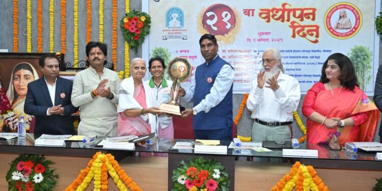 “शिक्षण राष्ट्रासाठी असावे – डॉ. सहस्त्रबुद्धे; मंगलताई शहा यांना जीवनगौरव पुरस्कार”