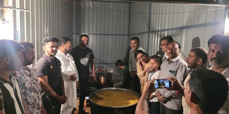 माढा | सकल मराठा समाजाकडून आंदोलकांना अन्नपाण्याची मदत..