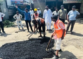 बातमीचा इम्पॅक्ट : “त्या” रस्त्याची तात्पुरती दुरुस्ती सुरू..! ‘नेत्या’च्या पाठपुराव्यामुळे..