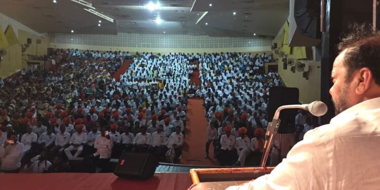 पदवीधर भाजपला, शिक्षक मतदारसंघ मंगेश चिवटेना – शहाजी बापूंची जाहीर मागणी