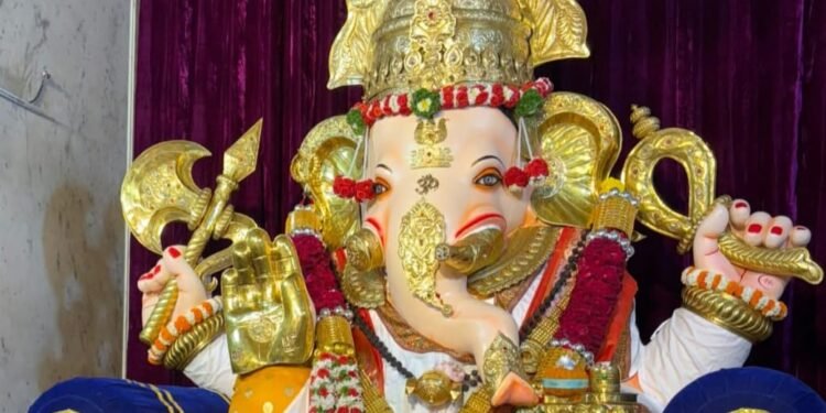 मानाच्या आजोबा गणपतीची विसर्जन मिरवणूक सकाळी ११.३० वाजता प्रारंभ – आ. विजयकुमार देशमुख