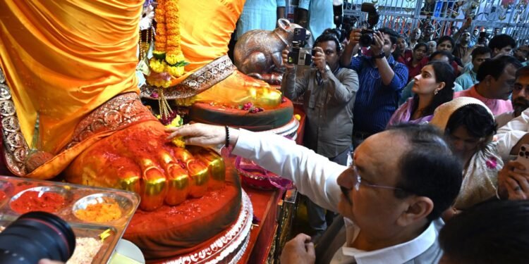 केंद्रीय मंत्री जे.पी. नड्डा यांनी घेतले लालबागच्या गणेशाचे दर्शन