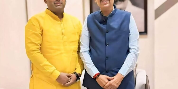 देव यज्ञ | जनतेला देव मानून साधना करणारा साधक !