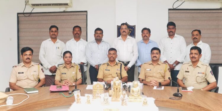 12 तास.! बाहुबली मंदिर,धानम्मा देवी मंदिरातील चोरटे जेरबंद — सोलापूर गुन्हे शाखेची धडाकेबाज कामगिरी..