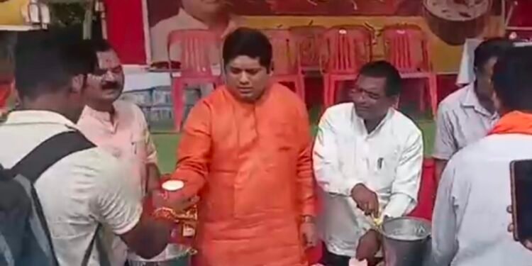 कोजागिरी | डॉ. सूर्यप्रकाश कोठे यांच्याकडून भाविकांना महाप्रसाद