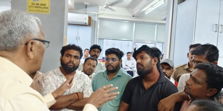 समर्थ बँकेवर आरबीआयचे निर्बंध..! खातेदार संतप्त आणि चिंताग्रस्त..! अध्यक्ष म्हणाले…