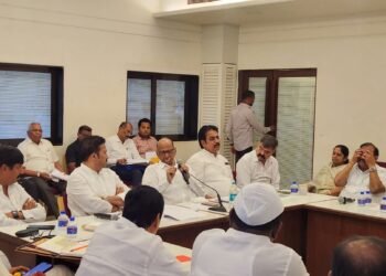 बैठका सुरू.!सोलापूरच्या राजकारणाचा मुंबईत शरद पवार यांच्या उपस्थितीत आढावा..