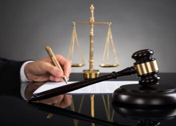 अक्कलकोट नगर परिषदेतील कर्मचाऱ्यास मारहाण प्रकरणी न्यायालयातून महत्त्वाचा निकाल..