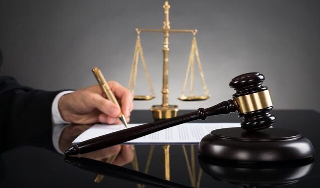 अक्कलकोट नगर परिषदेतील कर्मचाऱ्यास मारहाण प्रकरणी न्यायालयातून महत्त्वाचा निकाल..