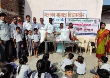 लोकमंगल फाउंडेशनचा ‘एक मुट्ठी अनाज’ उपक्रम यशस्वी