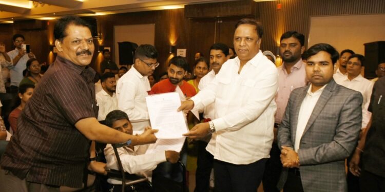 ‘आपले सरकार सेवा केंद्र’ नागरिकांच्या विश्वासाचे प्रतिक व्हावे – मुंबई उपनगर पालकमंत्री ॲड. आशिष शेलार