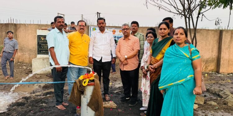 पत्रकारांनी दाखवला मानवतेचा मार्ग — वांगी शाळेत पाझरला पाण्याचा झरा