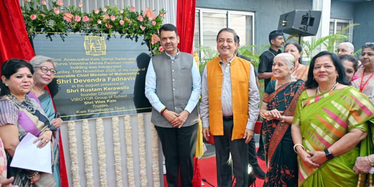 परिवर्तनवादी व्यक्तींचा इतिहास विसरू नका – मुख्यमंत्री देवेंद्र फडणवीस