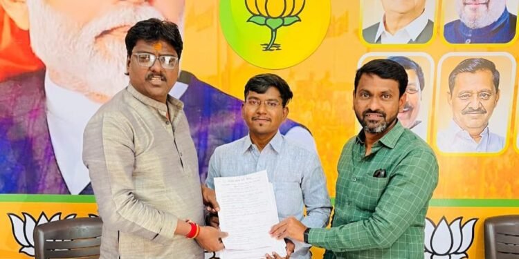 प्रभाग ७ | देवीदास बनसोडे यांची दावेदारी; भाजपच्या निष्ठावंत कार्यकर्त्याने दाखल केला इच्छुक फॉर्म..