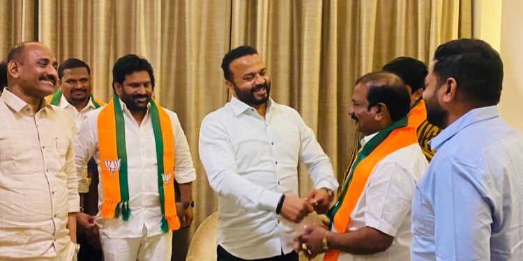 राष्ट्रवादीच्या नेत्यांनी सोडले घडयाळ…! हाती घेतले कमळ