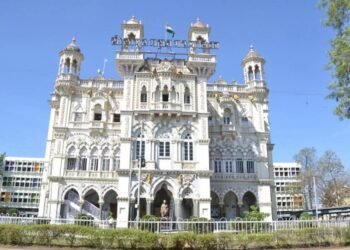 मतदान केंद्राबाहेर मोबाईल जमा कक्ष शक्य नाही; मोबाईल न आणण्याचे महापालिकेचे स्पष्ट आवाहन..