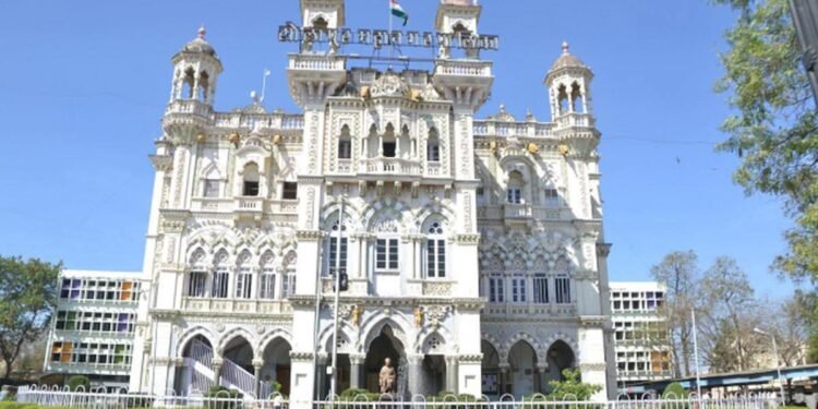 मतदान केंद्राबाहेर मोबाईल जमा कक्ष शक्य नाही; मोबाईल न आणण्याचे महापालिकेचे स्पष्ट आवाहन..