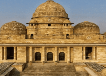 नायलॉन मांजा बाळगला तर थेट २.५० लाखांचा दंड! विक्रेत्यांसाठी कडक इशारा”