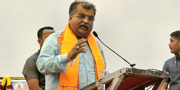 भाजपा प्रदेशाध्यक्षांकडून कौतुक आणि इशारा