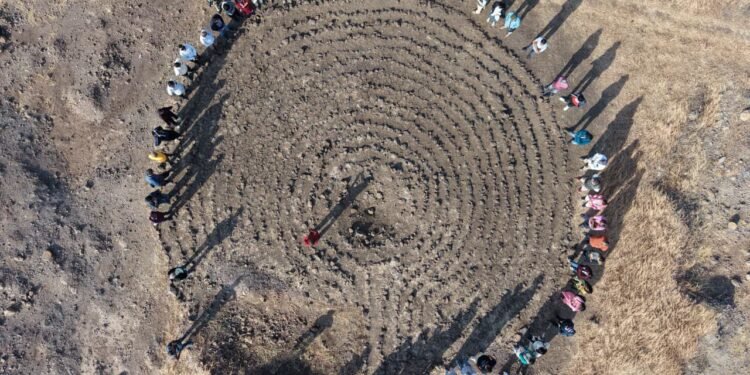 काळाच्या पाऊलखुणा : भारतातील सर्वात मोठे दगडी चक्रव्यूह आणि खडकीचे २००० वर्षांचे गूढ