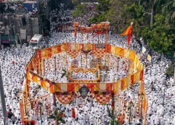 सोलापूर : श्री सिद्धेश्वर महाराज यात्रा अक्षता सोहळा – ड्रोन दृश्यमय आनंद