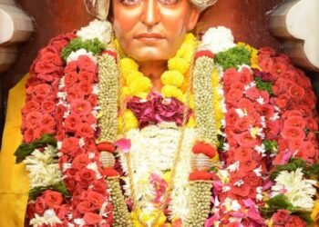 भक्तीचा गुलाल, महाराजांच्या मुखावर दिव्य तेज