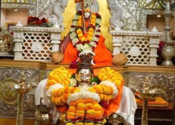 “गुरुर्ब्रह्मा”चा जयघोष! श्री वटवृक्ष स्वामी महाराज मंदिरात हजारो भाविकांची दर्शनासाठी गर्दी