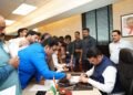 “समर्थ” स्वामीच्या कुटुंबासाठी देवेंद्र “दादा”, महापौर थेट मुख्यमंत्र्यांच्या दरबारी; फडणवीस यांनी ताबडतोब…